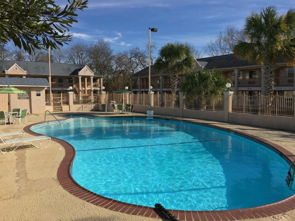 Days Inn by Wyndham Nacogdoches/SFA University/Downtown Main image